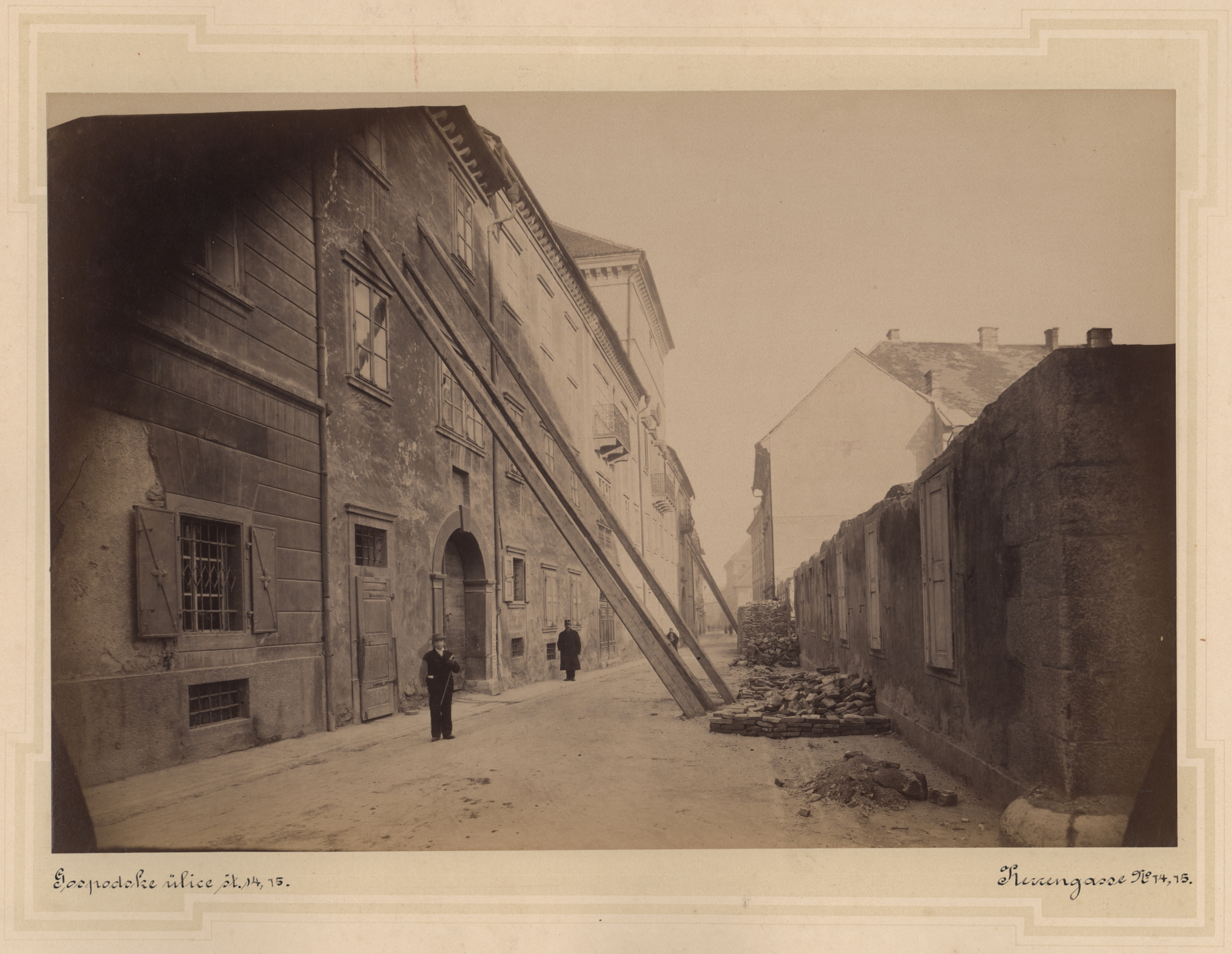 Fotografija Gosposke ulice v Ljubljani po potresu leta 1859.
