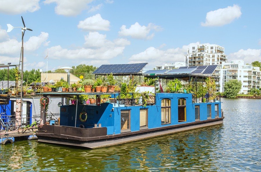 houseboat